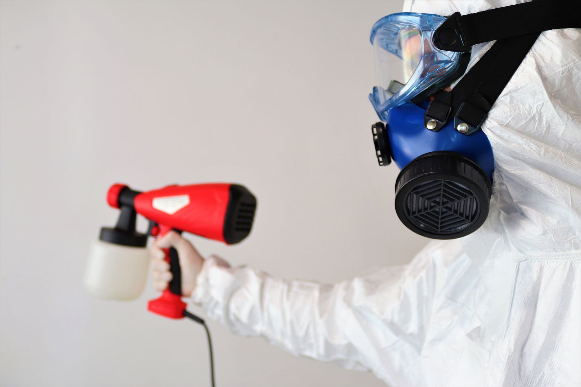A certified mold remediation technician explaining the inspection process to a homeowner in West Columbia.